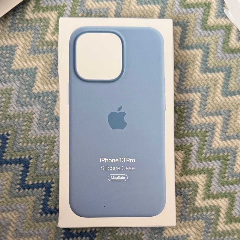Apple iPhone 13 Pro MagSafe Silicone Case - Light Blue